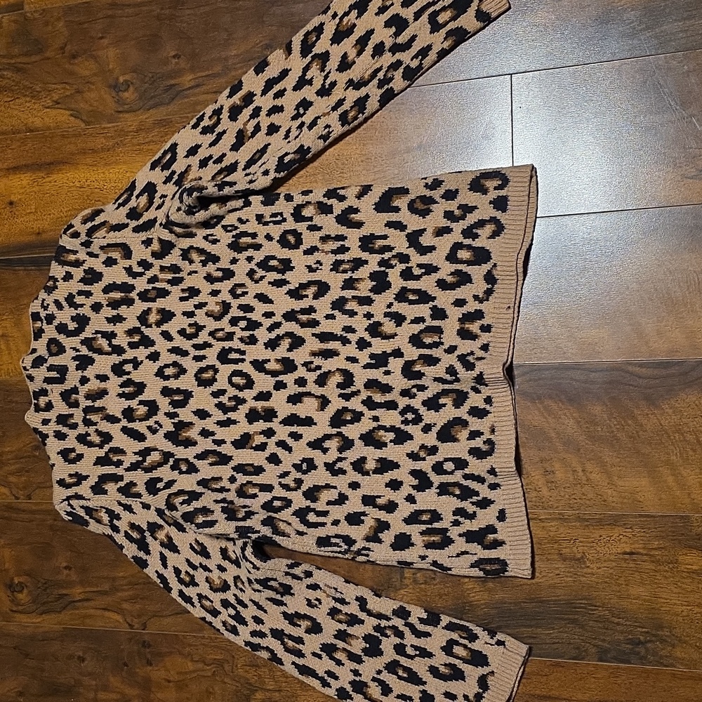 Leopard Print Sweater - Picture 3 of 3